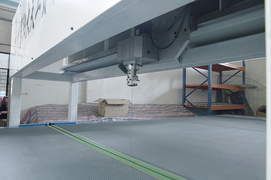 DT R2012VH CNC Sünger Kesme Makinesi Esnek Köpük İçin 3D Şekiller