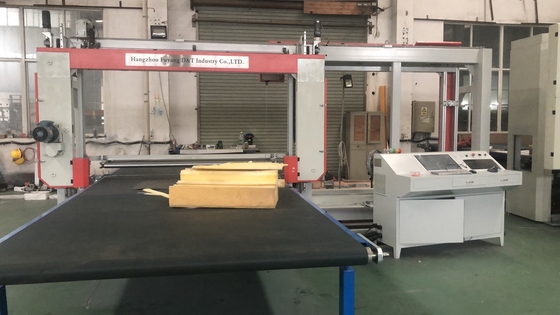 CNC Yatay Sünger Kesme Makinesi Köpük PU Salınımlı Bıçak Otomatik 6kw
