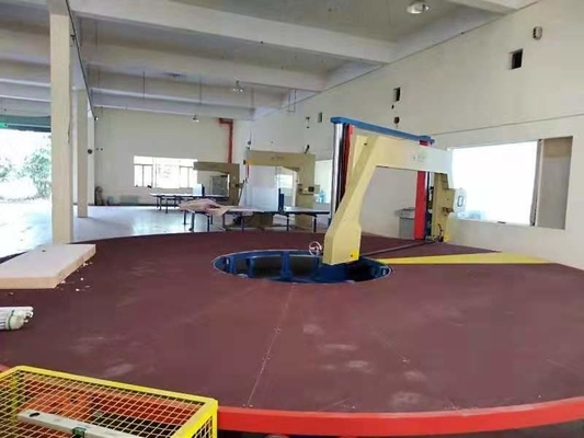 Beş Parça Otomatik Yatay Köpük Kesme Makinesi Carousel Masasıyla
