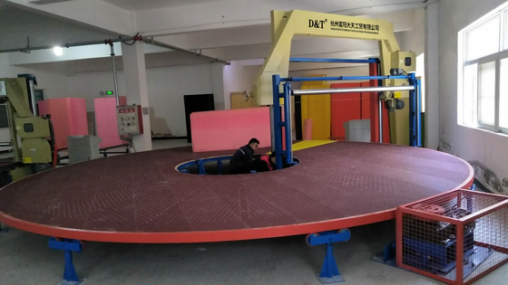 Beş Parça Otomatik Yatay Köpük Kesme Makinesi Carousel Masasıyla
