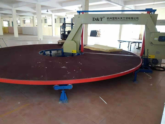 Beş Parça Otomatik Yatay Köpük Kesme Makinesi Carousel Masasıyla