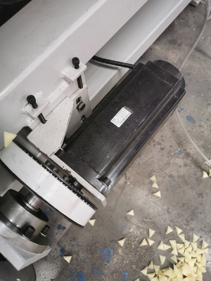 CNC Kesme Makinesi Köpükli Malzemeler Koltuğu ve Mobilya Endüstrisi için Sıçrama Blade Cutter
