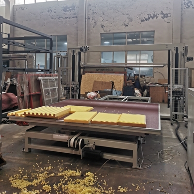 Yüksek hassasiyetli CNC Yatay Sünger Kesme Makinesi Polyurethane köpüğü için salınım bıçağı ile