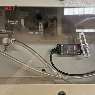 Taş yün için hassas PU köpük kesme makinesi PIR EVA dikey kesicisi 5 tekerlekli