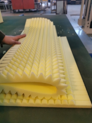 Yumuşak Esnek Sünger Şekilli Kesme için CNC Oscillating Çift Blade Köpük Kesme Makinesi