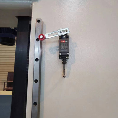 24Mobilya Otomotiv ambalajlama ve yalıtım endüstrileri için 10M/min CNC Oscillating Blade Foam Cutting