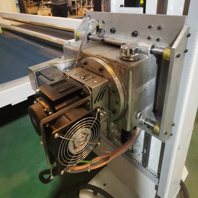 2D ve 3D sünger şekillerini kesmede yüksek hassasiyet ve verimlilik için CNC Çifte Salınımlı Kılıç Köpük Kesicisi