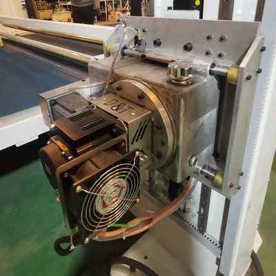 Yumuşak Esnek Sünger Şekilli Kesme için CNC Oscillating Çift Blade Köpük Kesme Makinesi