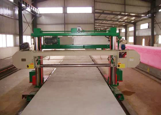 Ana çerçeve rehber rayı ve elektronik güç bağlantısı rayı ile 2-60 mm ileri sünger kesme makinesi
